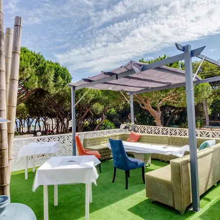 Costa Apartahotel